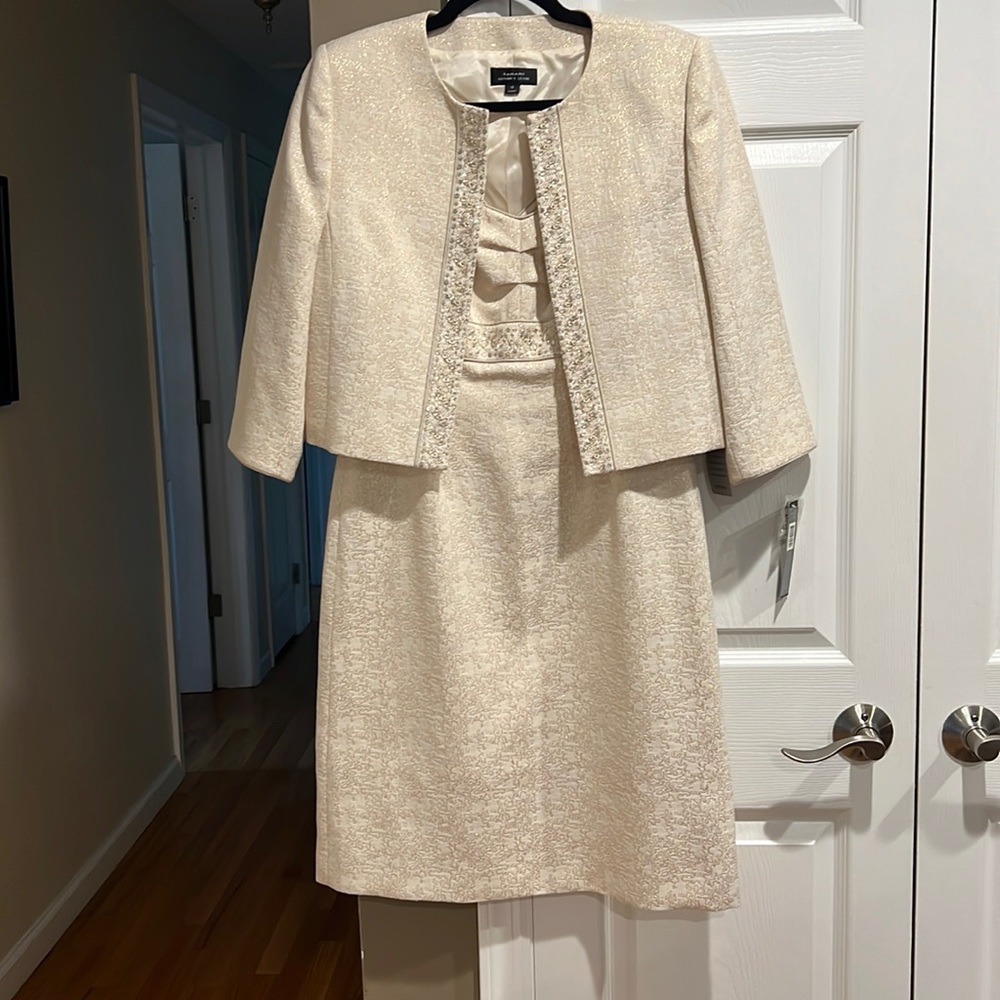 Tahari 2 Piece Ivory set 💫
